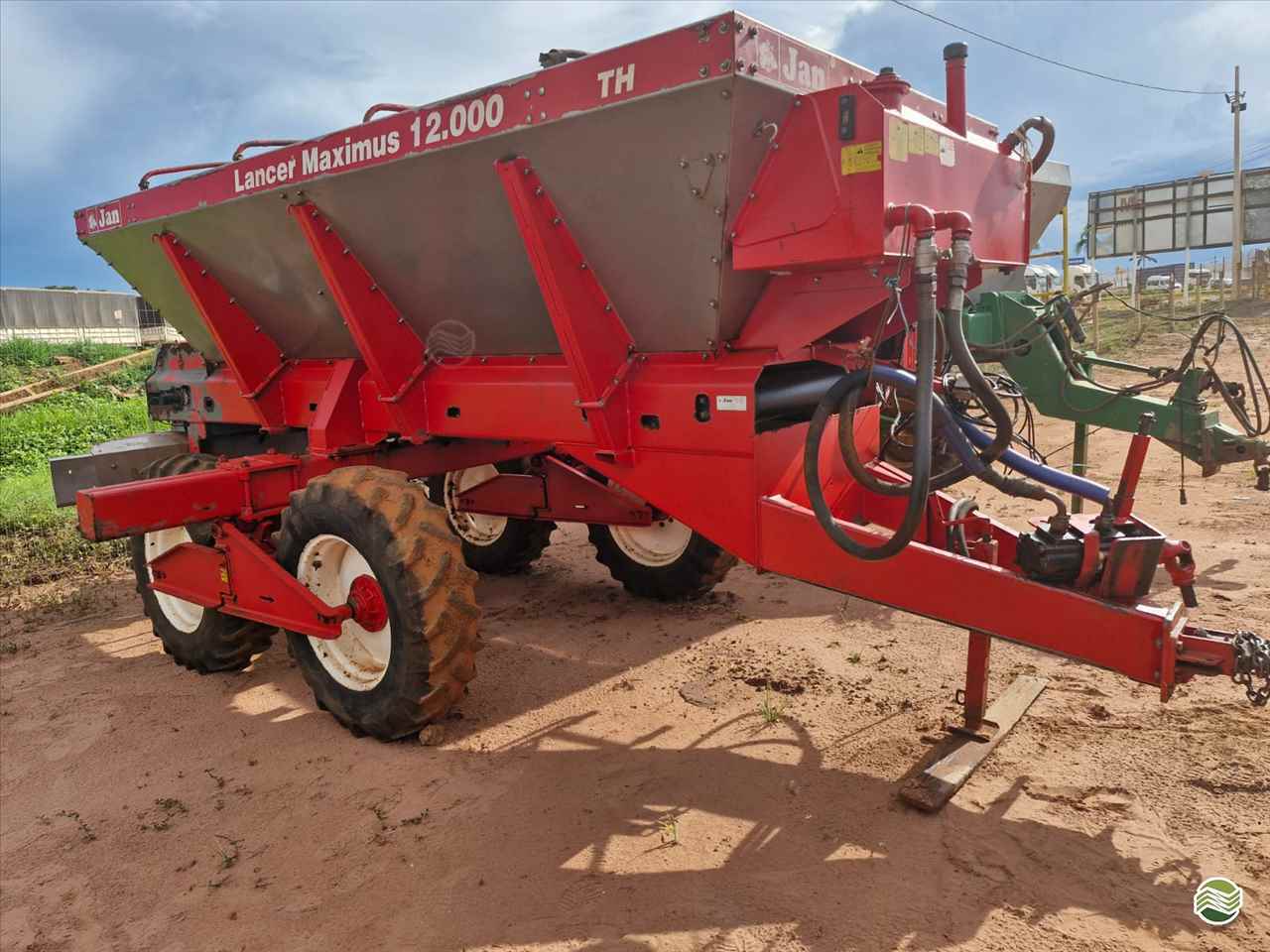 IMPLEMENTOS AGRICOLAS DISTRIBUIDOR DISTRIBUIDOR 12000 Pró Campo Concessionária Stara - Rondonópolis RONDONOPOLIS MATO GROSSO MT